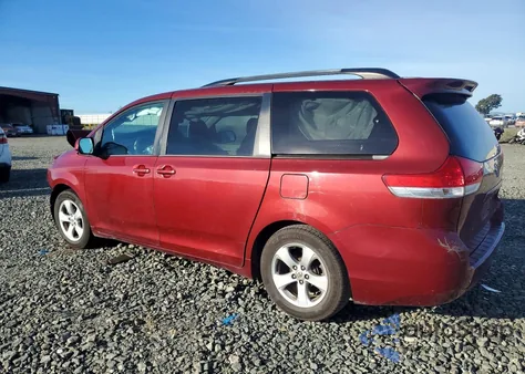2013 Toyota Sienna Le 8-Passenger из США, поврежденный, VIN 5TDKK3DC9DS315777